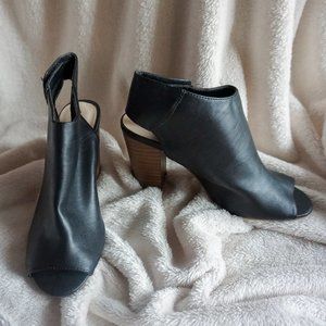 Chinese Laundry Leather Heel/Sandal